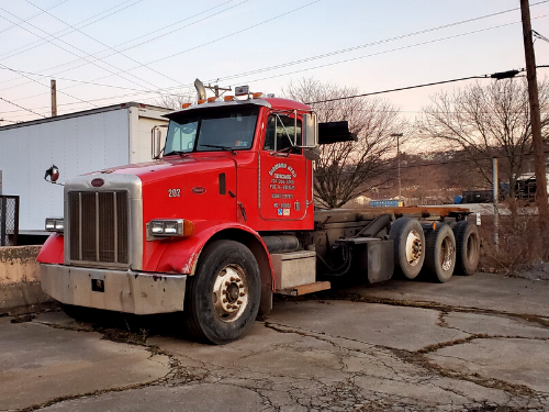 2005 Peterbilt 357 Roll Off Triaxle Truck with Lift Tag