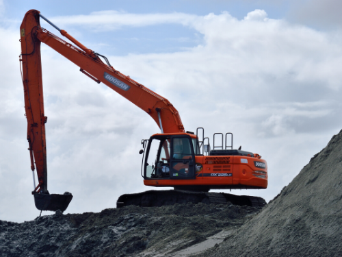 3 Ways To Know It’s Time To Update Your Heavy Equipment